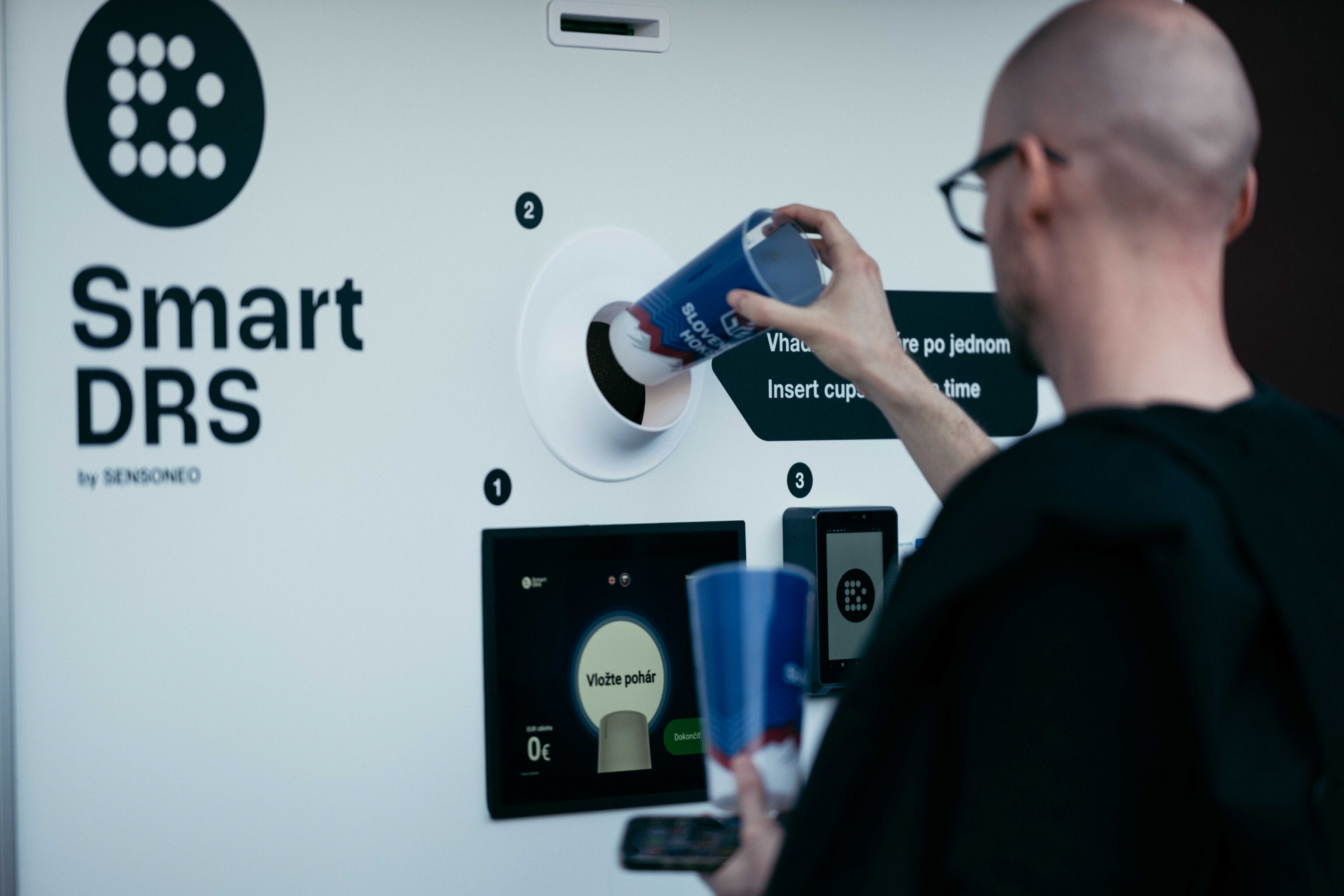Automat pre vratné poháre Smart DRS na automatické vracanie pohárov