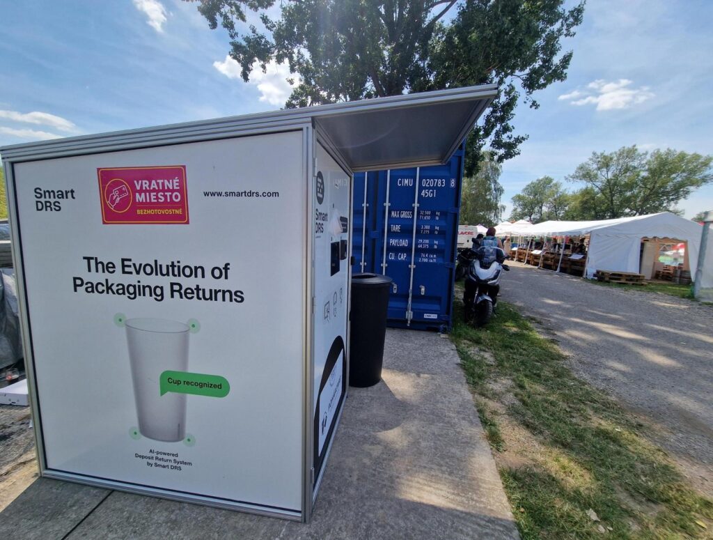 Visitors using the Smart DRS automated reusable cup return system during Splanekor 2.0 in Trenčín, Slovakia