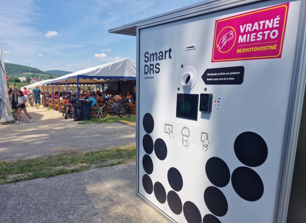 Visitors using the Smart DRS automated reusable cup return system during Splanekor 2.0 in Trenčín, Slovakia