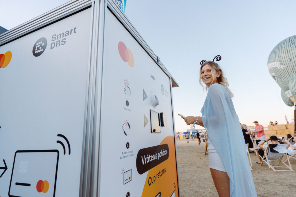 Visitor completing an app-free reusable cup return at Grape Festival 2026