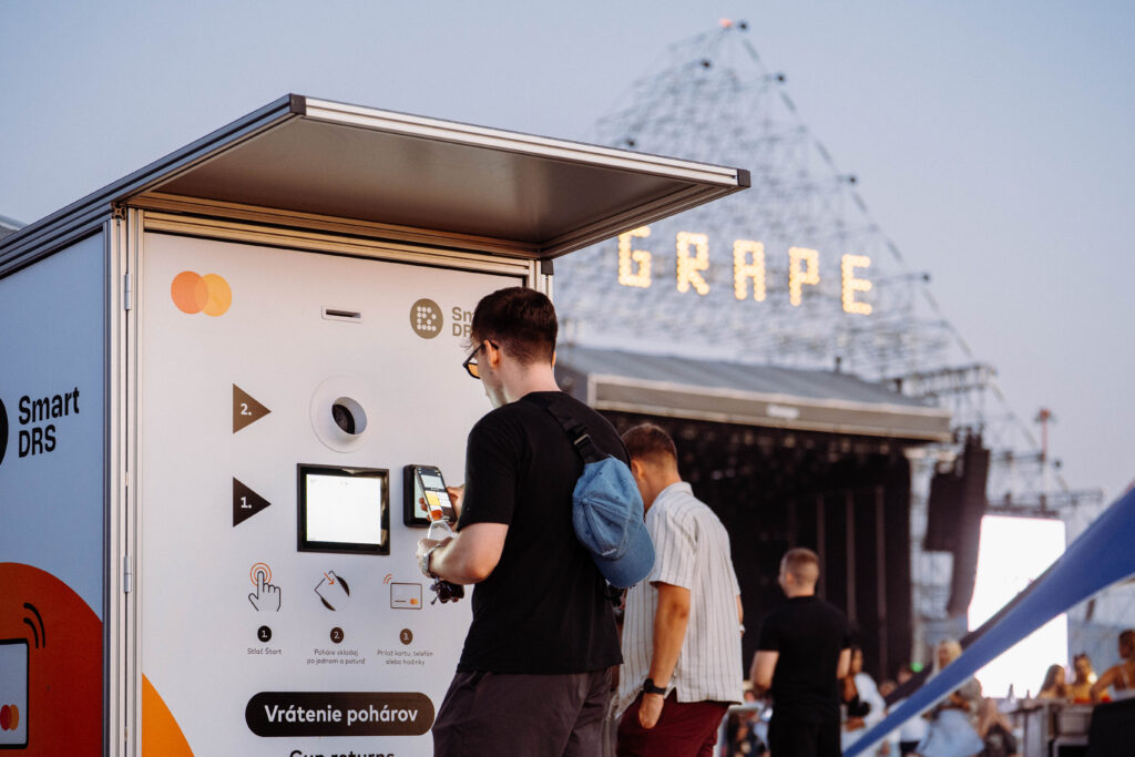 Visitor using a Smart DRS cup return station at Grape Festival 2026