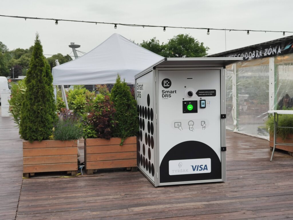 Front view of a Smart DRS reusable cup return station at Tyršák in Bratislava
